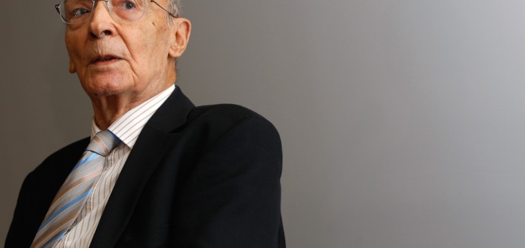 Hoy se conmemoran 93 años del natalicio del escritor José Saramago