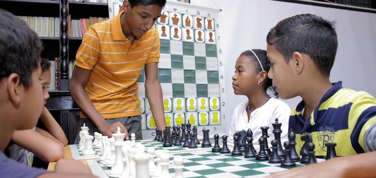 Fundación Uslar Pietri y Academia Nacional de Ajedrez firman convenio para impulsar el deporte en el oeste de Caracas