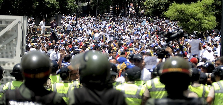 2017: año en que perdimos el miedo, por Antonio Ecarri Bolívar