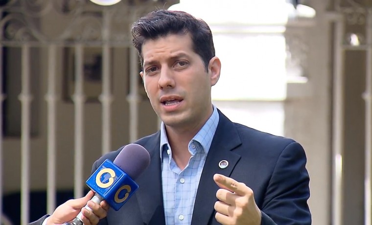 Eric Ondarroa a Jaua: ¿De qué sirve tener 25 mil escuelas si están destartaladas y con aulas vacías?