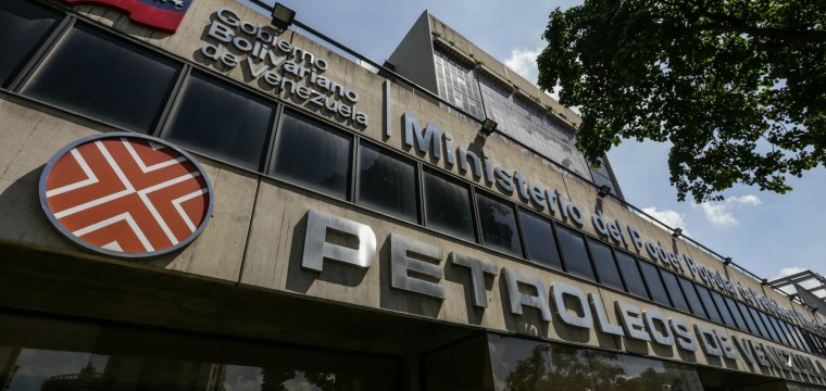 Fuera los complejos del Petróleo: ¡Hay que PRIVATIZAR!, por Antonio Ecarri Angola