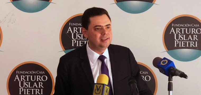 Ecarri plantea eliminar el control de cambio, de precios y privatizar la industria petrolera