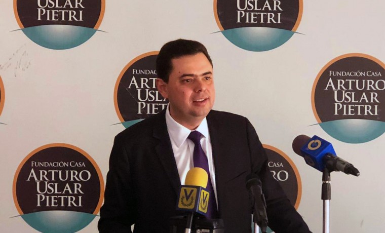 Ecarri plantea eliminar el control de cambio, de precios y privatizar la industria petrolera